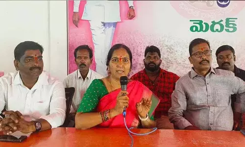 कांग्रेस चाहे जितनी भी साजिशें रच ले, केसीआर अडिग रहेंगे: Padma Devender Reddy कांग्रेस चाहे जितनी भी साजिशें रच ले, केसीआर अडिग रहेंगे: Padma Devender Reddy