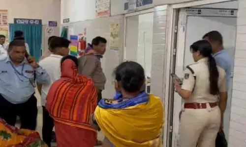 Cuttack: आधी जली महिला को गंभीर हालत में बचाया गया