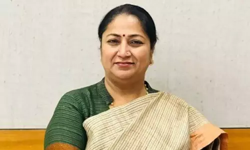 CM रेखा गुप्ता ने बाढ़ प्रभावित लोहा पुल का दौरा किया, राहत उपायों का दिया आश्वासन CM रेखा गुप्ता ने बाढ़ प्रभावित लोहा पुल का दौरा किया, राहत उपायों का दिया आश्वासन