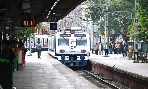 Sealdah-Bangaon-Ranaghat सेक्शन पर एसी लोकल ट्रेनें कब उपलब्ध होंगी?