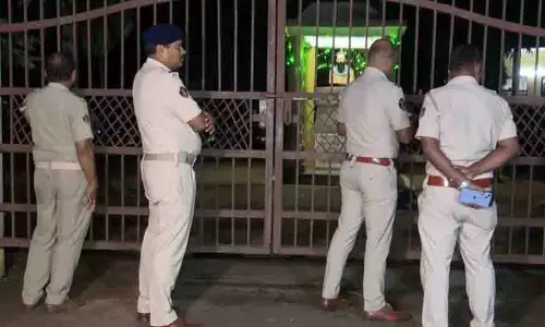 Odisha: उत्कल विश्वविद्यालय छात्रावास में तनाव, वार्डन के खिलाफ विरोध