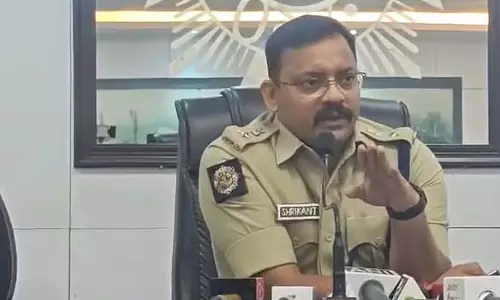सेना के वाहन को रोकने पर पुलिस ने लेन उल्लंघन का दावा किया सेना के वाहन को रोकने पर पुलिस ने लेन उल्लंघन का दावा किया
