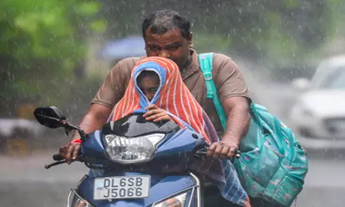 नोएडा में भारी बारिश से स्कूल बंद, जिला प्रशासन ने जारी किया आदेश
