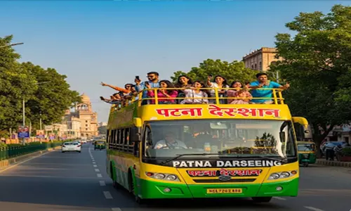 पटना में शुरू हुई पहली ओपन डबल डेकर बस सेवा, पर्यटनियों के लिए नई सुविधा पटना में शुरू हुई पहली ओपन डबल डेकर बस सेवा, पर्यटनियों के लिए नई सुविधा