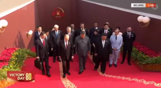 चीन ने पुतिन, किम-जोंग-उन और पेजेश्कियान को सामने से दिखाया अपना सैन्य ताकत चीन ने पुतिन, किम-जोंग-उन और पेजेश्कियान को सामने से दिखाया अपना सैन्य ताकत