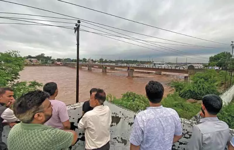 Jammu में फिर बारिश Jammu में फिर बारिश