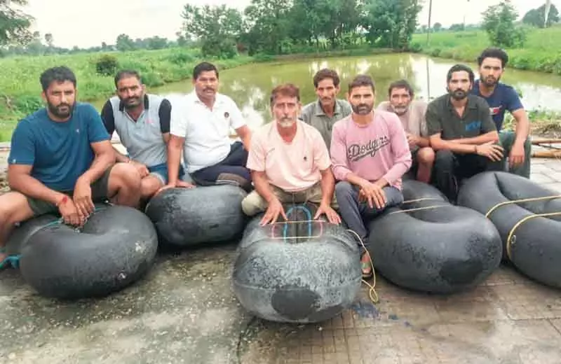 अखनूर के गुमनाम नायकों ने चिनाब की लहरों से बचाई दर्जनों जानें अखनूर के गुमनाम नायकों ने चिनाब की लहरों से बचाई दर्जनों जानें