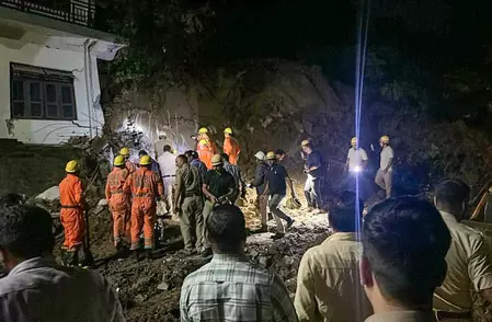 हिमाचल प्रदेश के मंडी में भूस्खलन से भारी तबाही: अब तक 6 की मौत, सीएम सुक्खू ने जताया दुख हिमाचल प्रदेश के मंडी में भूस्खलन से भारी तबाही: अब तक 6 की मौत, सीएम सुक्खू ने जताया दुख