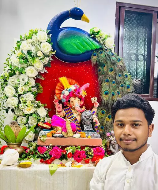 लोकेश साहू के घर में 15 सालों से हो रही गणपति स्थापना लोकेश साहू के घर में 15 सालों से हो रही गणपति स्थापना