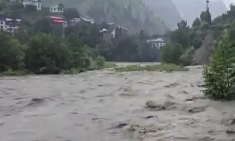Jammu: भलेसा में बारिश का कहर, जलस्तर बढ़ा Jammu: भलेसा में बारिश का कहर, जलस्तर बढ़ा