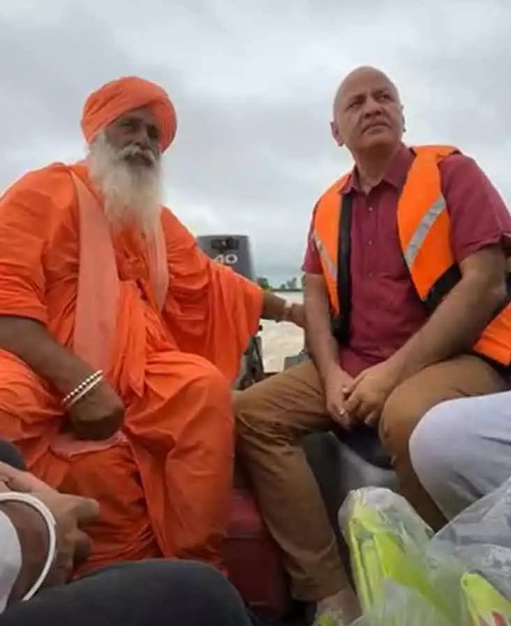 Manish Sisodia ने बाढ़ प्रभावित इलाकों का दौरा किया Manish Sisodia ने बाढ़ प्रभावित इलाकों का दौरा किया