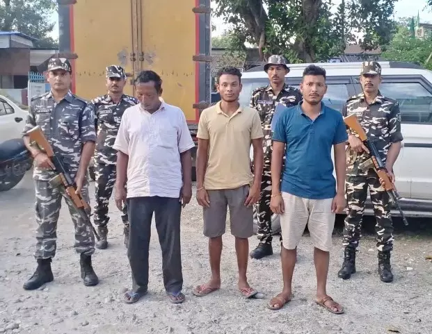 Siliguri: बांग्लादेशी नागरिक अवैध प्रवास में गिरफ्तार Siliguri: बांग्लादेशी नागरिक अवैध प्रवास में गिरफ्तार