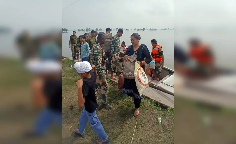 Punjab: पंजाब में बाढ़ से हालात और बिगड़े, सभी स्कूल-कॉलेज 7 सितंबर तक बंद Punjab: पंजाब में बाढ़ से हालात और बिगड़े, सभी स्कूल-कॉलेज 7 सितंबर तक बंद