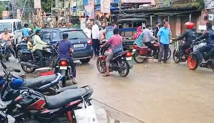 बालासोर में खैरा बंद से सामान्य जनजीवन प्रभावित, प्रदर्शनकारियों ने NAC में करने की मांग की बालासोर में खैरा बंद से सामान्य जनजीवन प्रभावित, प्रदर्शनकारियों ने NAC में करने की मांग की