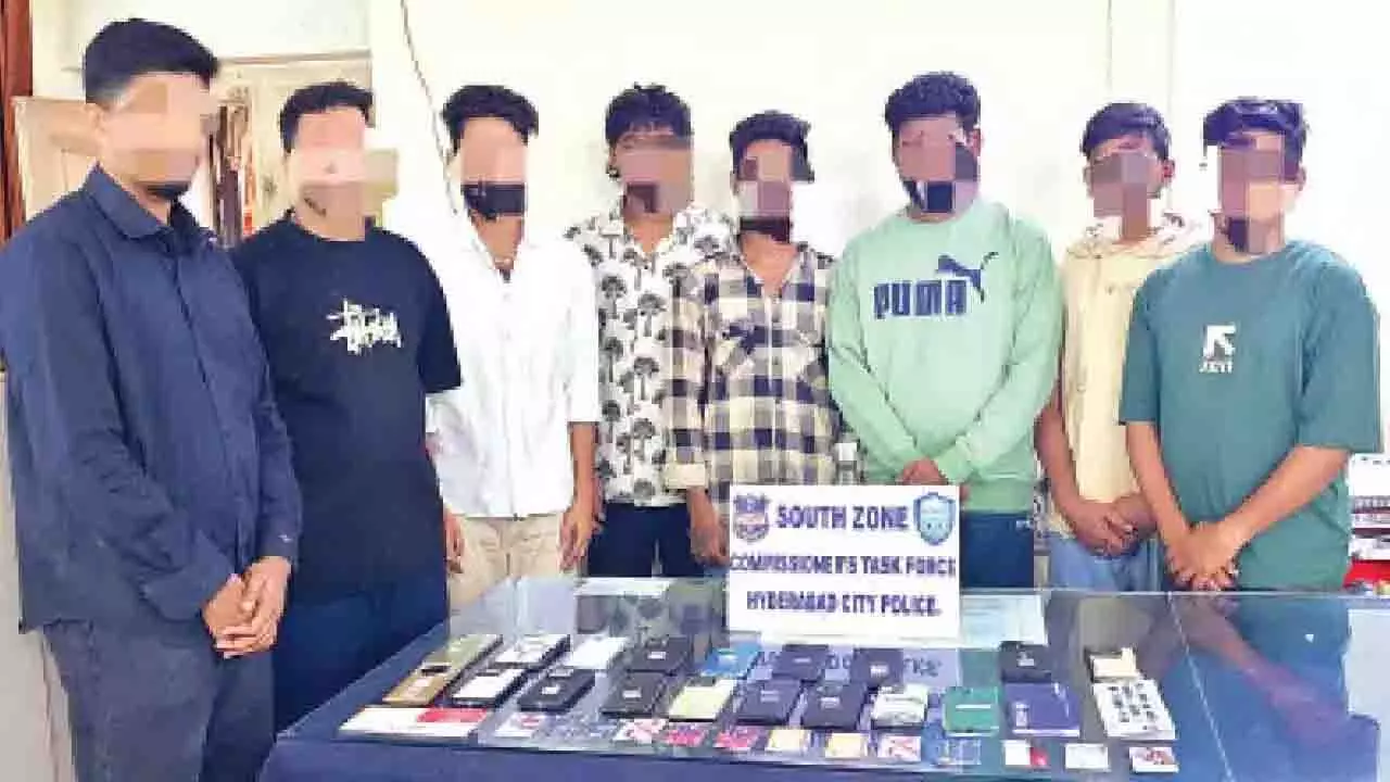 Hyderabad: पुलिस ने अवैध ऑनलाइन सट्टेबाजी रैकेट का भंडाफोड़ किया Hyderabad: पुलिस ने अवैध ऑनलाइन सट्टेबाजी रैकेट का भंडाफोड़ किया