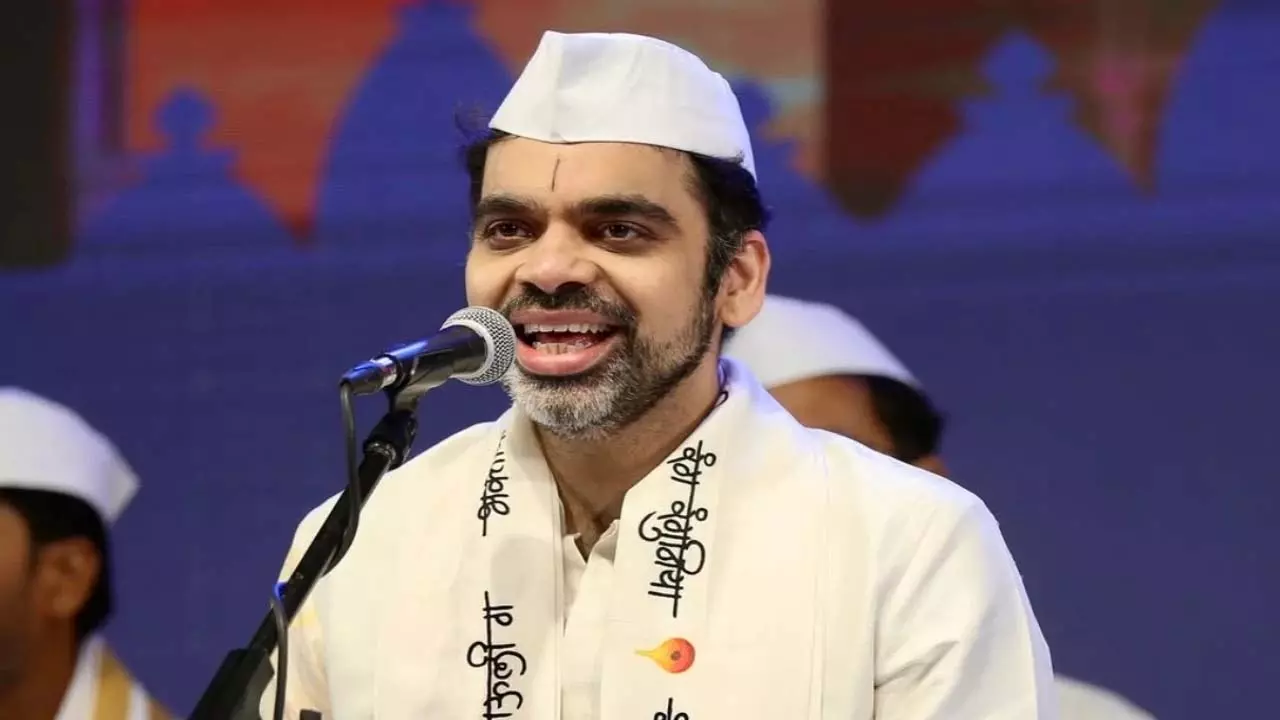 Marathi गायक और अभिनेता ने शादी के 17 साल बाद अपनी पत्नी नेहा से तलाक की घोषणा की Marathi गायक और अभिनेता ने शादी के 17 साल बाद अपनी पत्नी नेहा से तलाक की घोषणा की