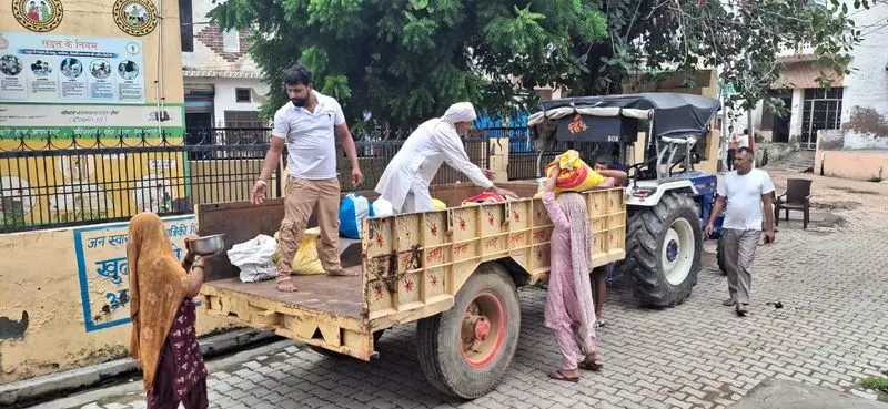 Haryana के किसान संघ पंजाब के लिए राहत सामग्री एकत्र करने के लिए एक साथ आए Haryana के किसान संघ पंजाब के लिए राहत सामग्री एकत्र करने के लिए एक साथ आए
