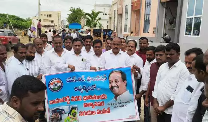 परोपकारी Subhash Reddy ने कामारेड्डी में बाढ़ प्रभावित परिवारों को राहत पहुंचाई परोपकारी Subhash Reddy ने कामारेड्डी में बाढ़ प्रभावित परिवारों को राहत पहुंचाई