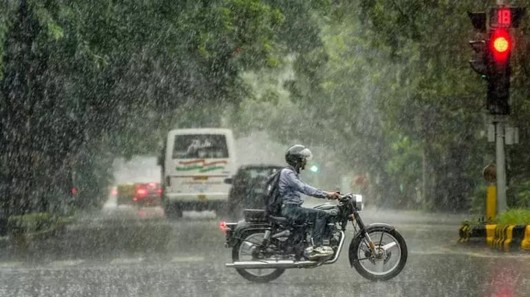 NCR में बारिश फिर शुरू होने से दिल्ली, नोएडा, गुरुग्राम और गाजियाबाद अलर्ट पर NCR में बारिश फिर शुरू होने से दिल्ली, नोएडा, गुरुग्राम और गाजियाबाद अलर्ट पर