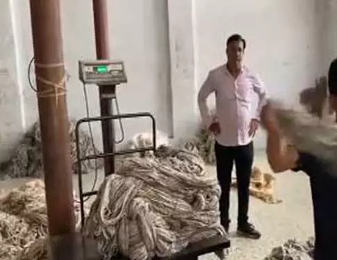 Bikaner के ऊन व्यापारियों ने 50% अमेरिकी टैरिफ के बीच केंद्र से राहत की मांग की Bikaner के ऊन व्यापारियों ने 50% अमेरिकी टैरिफ के बीच केंद्र से राहत की मांग की