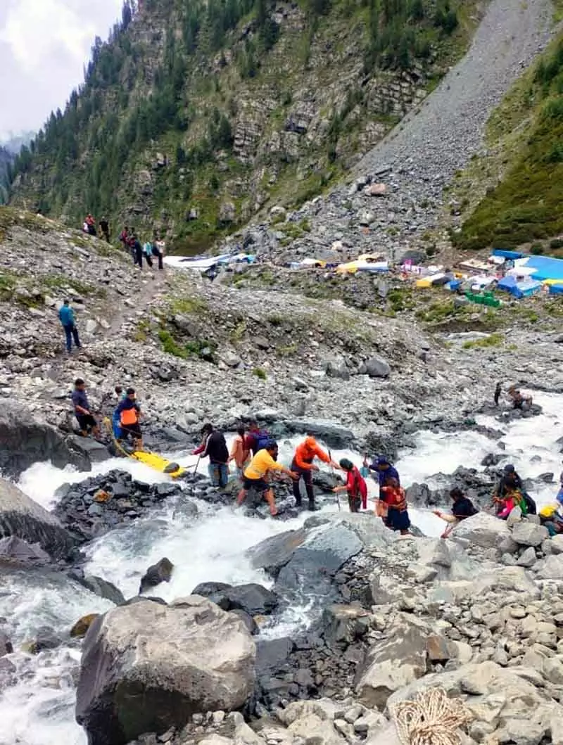 10 हजार मणिमहेश तीर्थयात्री निकाले गए, 4,000 से अधिक अभी भी Bharmour में फंसे 10 हजार मणिमहेश तीर्थयात्री निकाले गए, 4,000 से अधिक अभी भी Bharmour में फंसे
