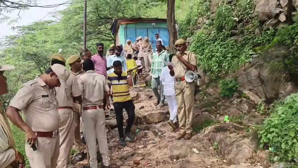 Jaipur: तारागढ़ क्षेत्र में वन भूमि से स्टे हटवाने के लिए प्रयास तेज करे विभाग Jaipur: तारागढ़ क्षेत्र में वन भूमि से स्टे हटवाने के लिए प्रयास तेज करे विभाग