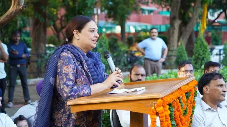 Punjab बाढ़: चंडीगढ़ के मेयर, 10 बीजेपी, कांग्रेस, आप पार्षदों ने दिया 1 महीने का वेतन Punjab बाढ़: चंडीगढ़ के मेयर, 10 बीजेपी, कांग्रेस, आप पार्षदों ने दिया 1 महीने का वेतन