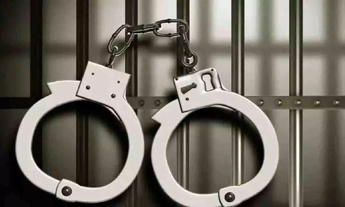Hyderabad: एयरपोर्ट पर 3 करोड़ की मारिजुआना सहित महिला गिरफ्तार Hyderabad: एयरपोर्ट पर 3 करोड़ की मारिजुआना सहित महिला गिरफ्तार