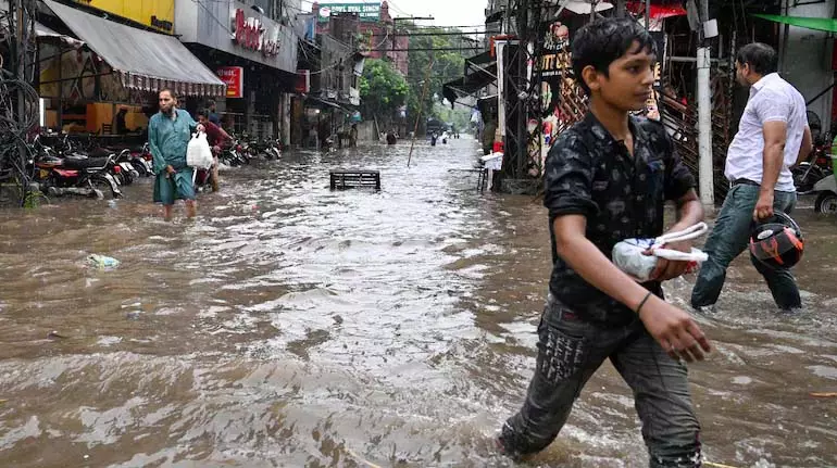 भारत ने भारी बारिश के बीच सतलुज नदी में बाढ़ आने की चेतावनी दी भारत ने भारी बारिश के बीच सतलुज नदी में बाढ़ आने की चेतावनी दी