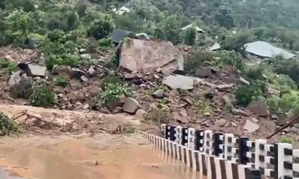 Jammu: बाढ़ की स्थिति चिंताजनक, नदियां खतरे के निशान से ऊपर Jammu: बाढ़ की स्थिति चिंताजनक, नदियां खतरे के निशान से ऊपर