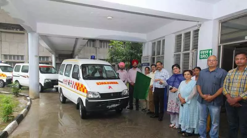 Gurdaspur में बाढ़ पीड़ितों की सहायता के लिए जालंधर की 7 एम्बुलेंस तैनात Gurdaspur में बाढ़ पीड़ितों की सहायता के लिए जालंधर की 7 एम्बुलेंस तैनात