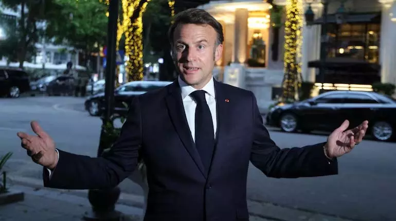 बढ़ते कर्ज और राजनीतिक उथल-पुथल के बीच France की सरकार संकट का सामना कर रही बढ़ते कर्ज और राजनीतिक उथल-पुथल के बीच France की सरकार संकट का सामना कर रही