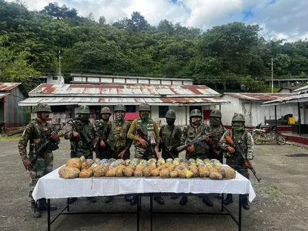 हथियार-गोला बारूद के बाद करोड़ों रुपए की ड्रग्स बरामद, सीमापार से हो रहा है ऑपरेट हथियार-गोला बारूद के बाद करोड़ों रुपए की ड्रग्स बरामद, सीमापार से हो रहा है ऑपरेट