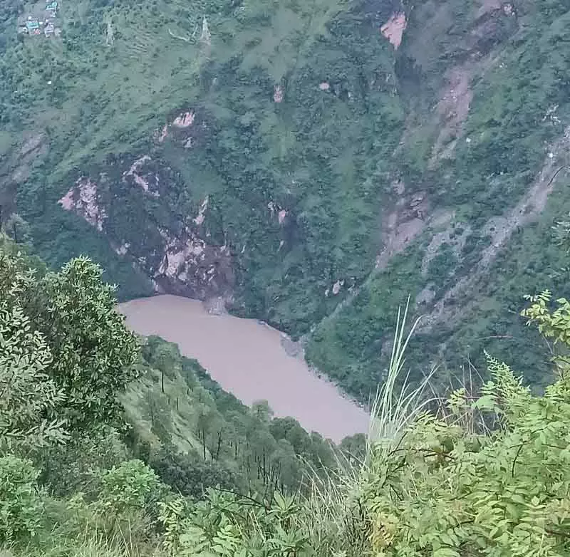 Mandi में बारिश से बड़े पैमाने पर भूस्खलन, जिले में लगभग 290 सड़कें अवरुद्ध Mandi में बारिश से बड़े पैमाने पर भूस्खलन, जिले में लगभग 290 सड़कें अवरुद्ध