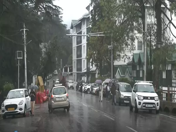 कालका-शिमला टॉय ट्रेन सेवा तीसरे दिन भी स्थगित, Shimla में पर्यटन और टैक्सी कारोबार को नुकसान कालका-शिमला टॉय ट्रेन सेवा तीसरे दिन भी स्थगित, Shimla में पर्यटन और टैक्सी कारोबार को नुकसान
