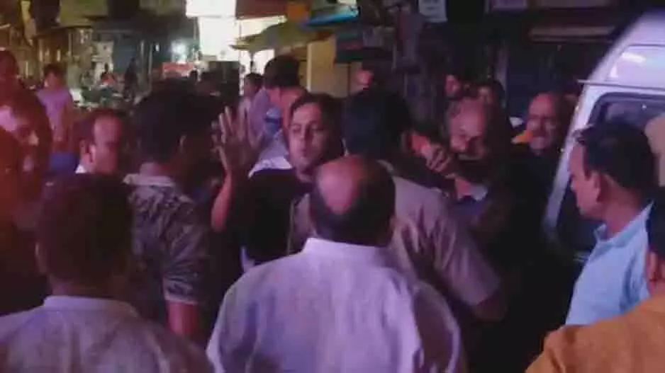 कांटाबांजी में हंगामा, महिला IIC के पति पर मारपीट का आरोप कांटाबांजी में हंगामा, महिला IIC के पति पर मारपीट का आरोप