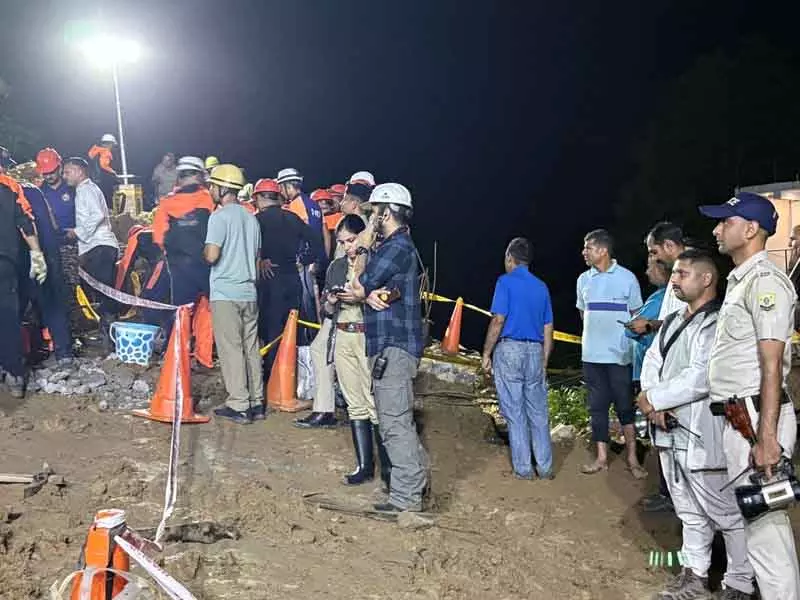 Mandi के सुंदरनगर में भूस्खलन से 7 लोगों की मौत Mandi के सुंदरनगर में भूस्खलन से 7 लोगों की मौत