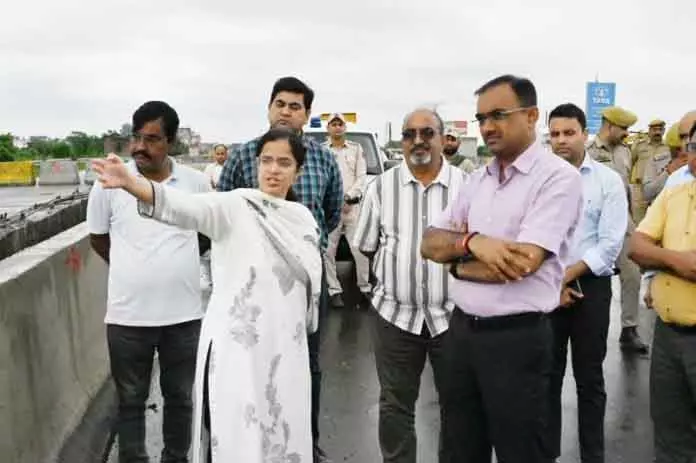 संभागीय आयुक्त ने Samba में बाढ़ प्रभावित क्षेत्रों और राहत शिविरों का दौरा किया संभागीय आयुक्त ने Samba में बाढ़ प्रभावित क्षेत्रों और राहत शिविरों का दौरा किया
