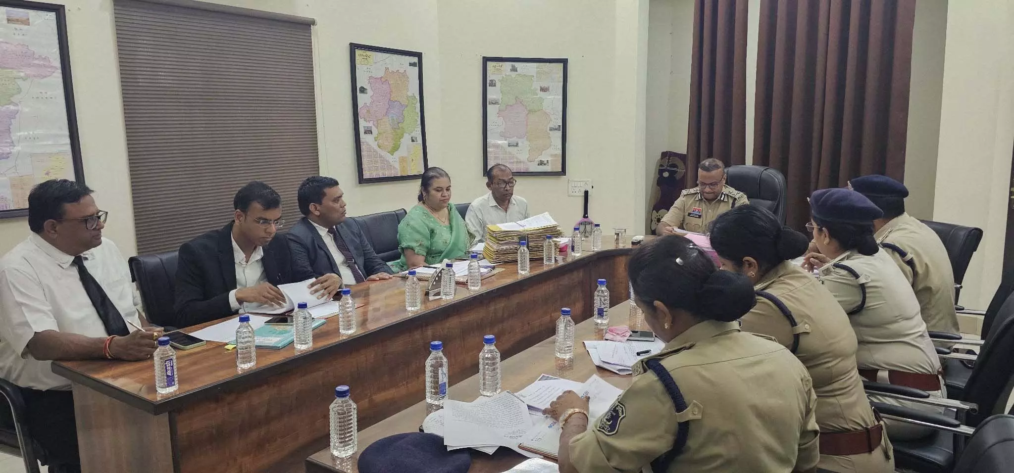 दुर्ग रेंज आईजी रामगोपाल गर्ग ने ली 259 दोषमुक्ति प्रकरणों की समीक्षा बैठक दुर्ग रेंज आईजी रामगोपाल गर्ग ने ली 259 दोषमुक्ति प्रकरणों की समीक्षा बैठक