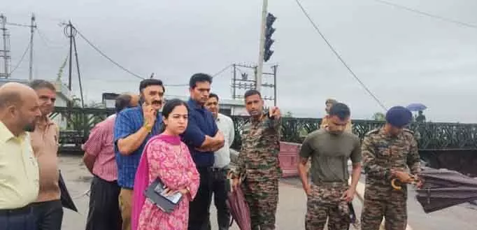 DC Jammu ने बारिश के बाद बहाली के प्रयासों की समीक्षा की DC Jammu ने बारिश के बाद बहाली के प्रयासों की समीक्षा की