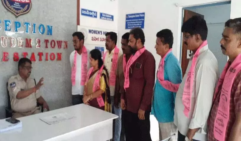 अगर आपसे यूरिया देने को कहा जाए तो क्या आपको गिरफ्तार कर लिया जाएगा? : Kapu Seethalakshmi अगर आपसे यूरिया देने को कहा जाए तो क्या आपको गिरफ्तार कर लिया जाएगा? : Kapu Seethalakshmi