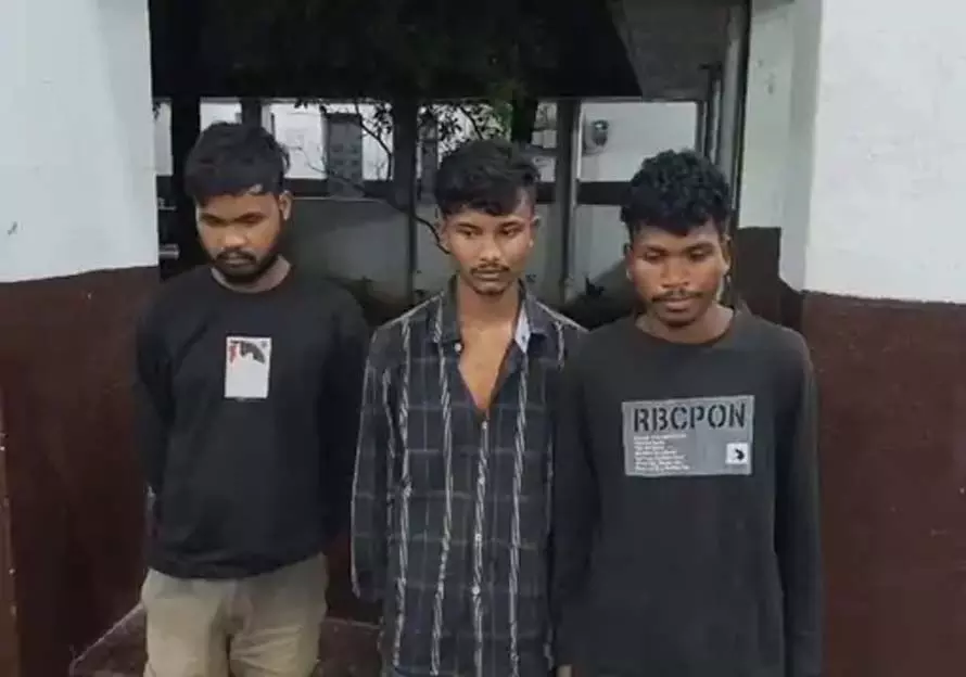 नाबालिग से गैंगरेप: शराब के नशे में चार दरिंदों ने दिया वारदात को अंजाम, गिरफ्तार नाबालिग से गैंगरेप: शराब के नशे में चार दरिंदों ने दिया वारदात को अंजाम, गिरफ्तार