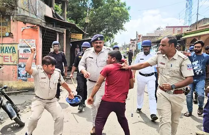 Salanpur में 17 घंटे की नाकेबंदी, पुलिस ने किया लाठीचार्ज, तुलकलाम Salanpur में 17 घंटे की नाकेबंदी, पुलिस ने किया लाठीचार्ज, तुलकलाम