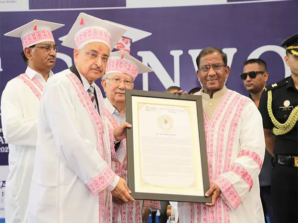 Assam: राज्यपाल ने शैक्षणिक संस्थानों से छात्रों के चरित्र निर्माण का किया आह्वान Assam: राज्यपाल ने शैक्षणिक संस्थानों से छात्रों के चरित्र निर्माण का किया आह्वान