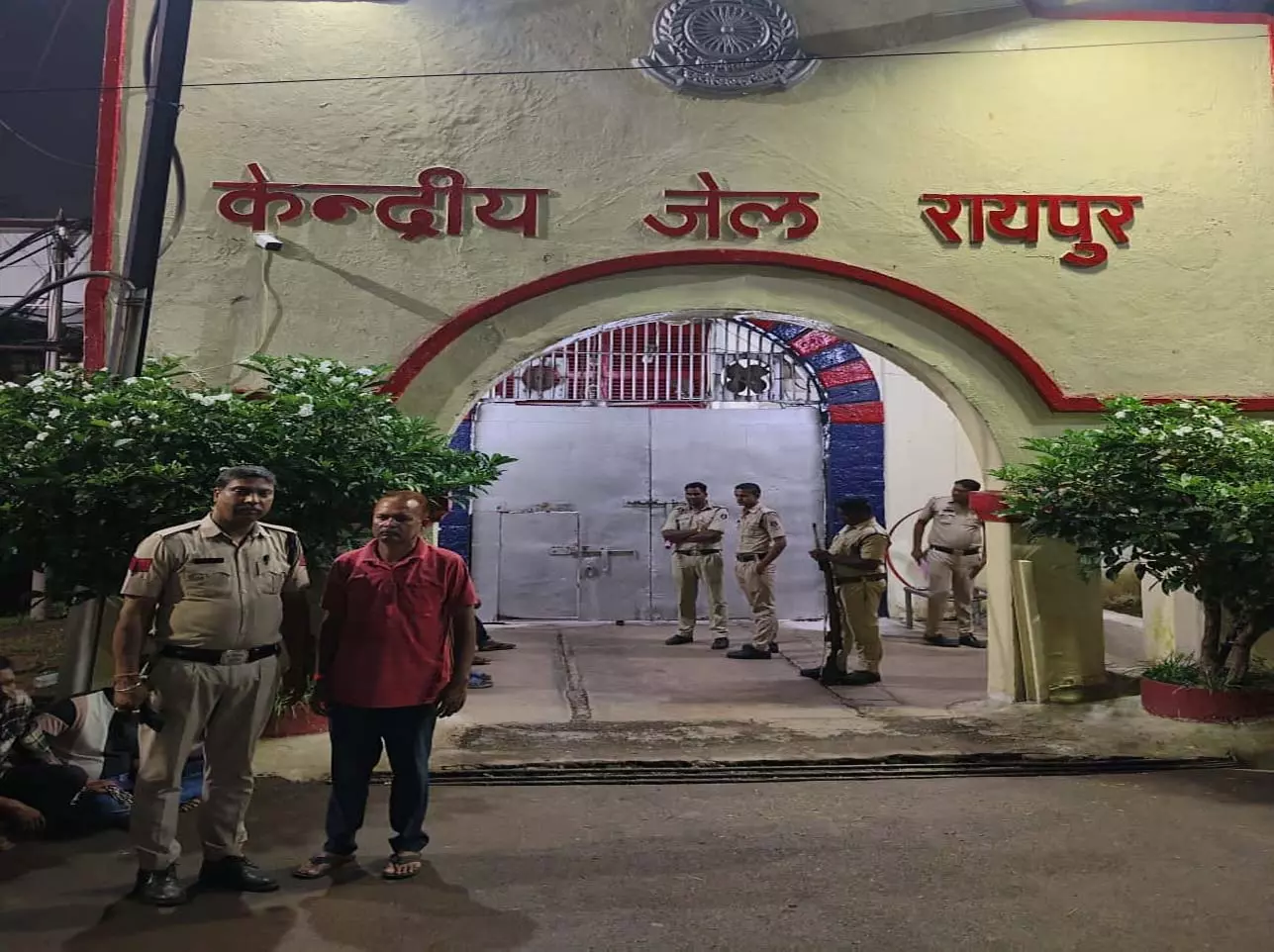 हसिया टिकाकर गाली-गलौज और जान से मारने की धमकी देने वाला आरोपी गिरफ्तार हसिया टिकाकर गाली-गलौज और जान से मारने की धमकी देने वाला आरोपी गिरफ्तार