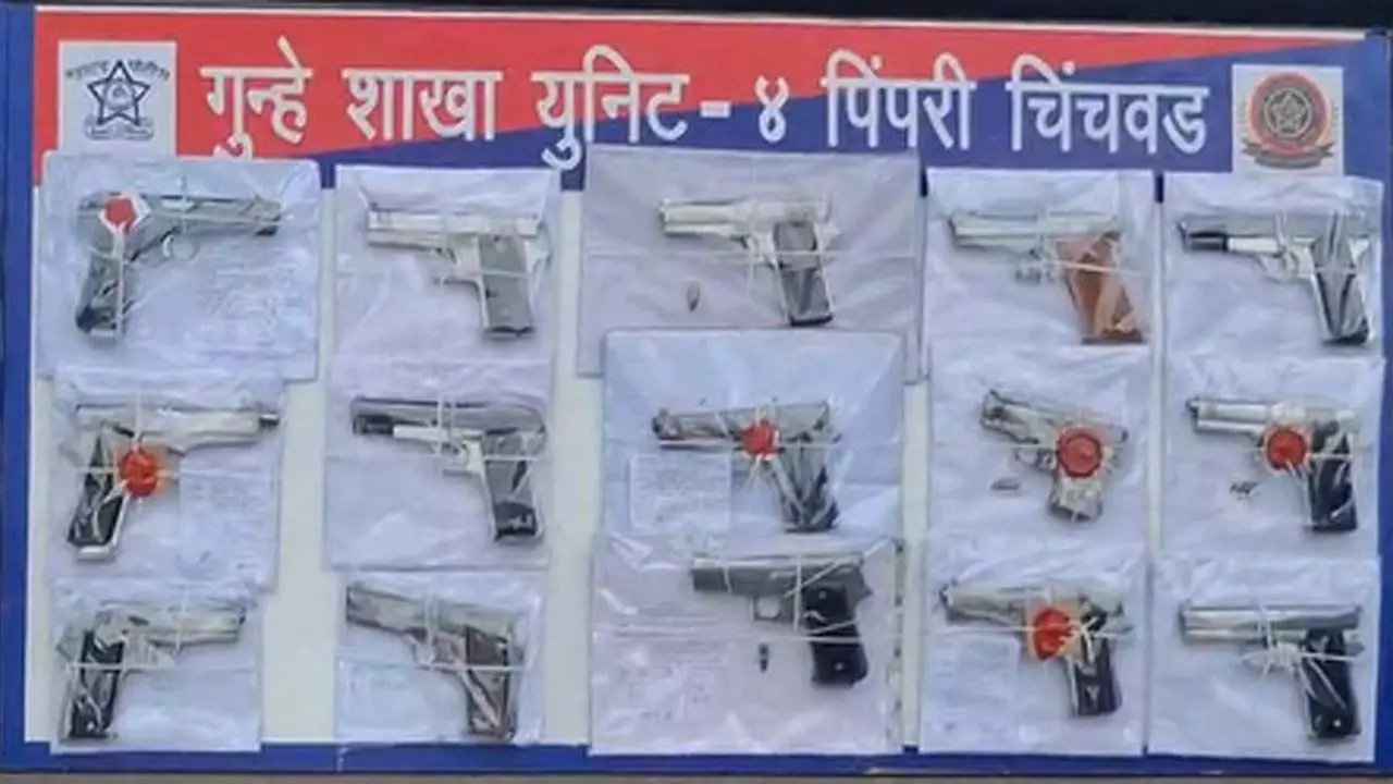 Police की बड़ी कार्रवाई, हिरासत में लिए गए 111 अपराधी Police की बड़ी कार्रवाई, हिरासत में लिए गए 111 अपराधी