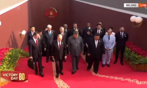 चीन ने पुतिन, किम-जोंग-उन और पेजेश्कियान को सामने से दिखाया अपना सैन्य ताकत