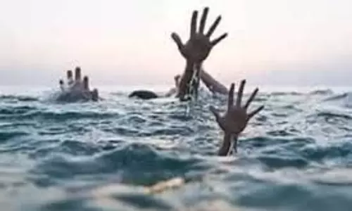 UP News: गणेश प्रतिमा समेत रामगंगा में बह गए दो भाई, चीखने-चिल्लाने लगे लोग UP News: गणेश प्रतिमा समेत रामगंगा में बह गए दो भाई, चीखने-चिल्लाने लगे लोग
