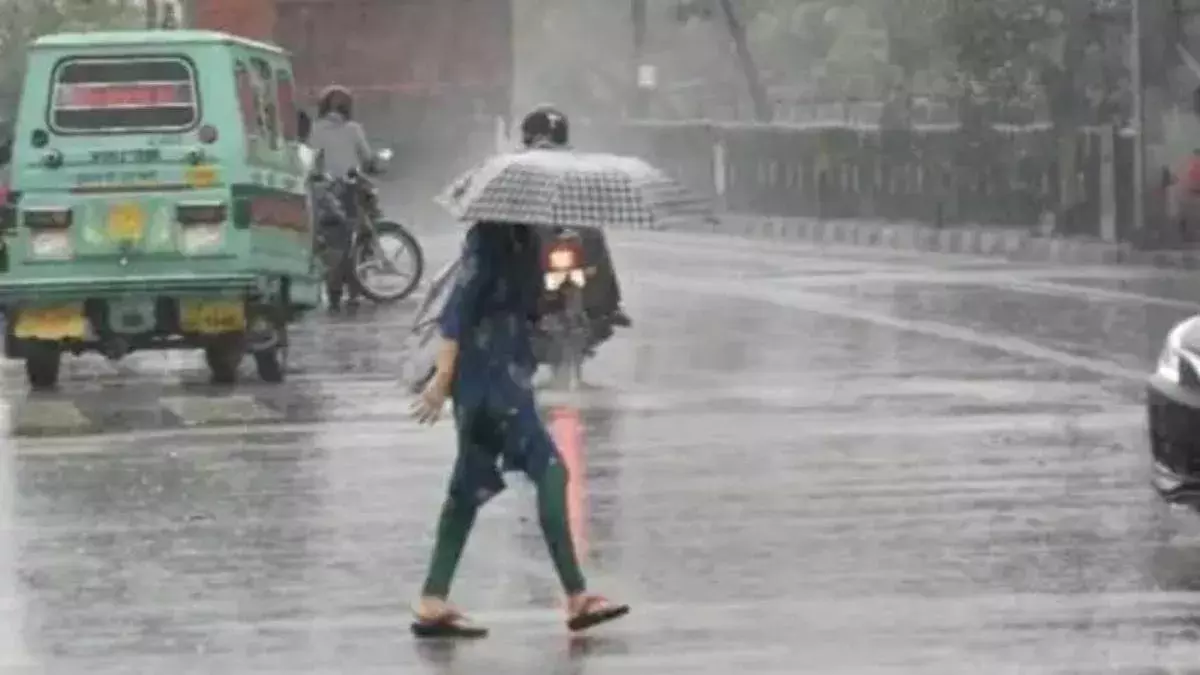Lucknow में दिल खोलकर बरसे बादल तो बह गई गर्मी, लुढ़का पारा