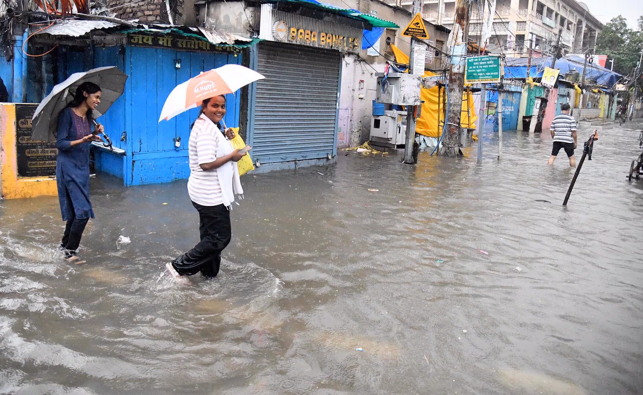 Patna: बिहार में बारिश का कहर, 11 जिलों में सतर्कता Patna: बिहार में बारिश का कहर, 11 जिलों में सतर्कता